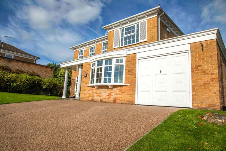 Installation process for a resin bound driveway Resin Mixed Stone